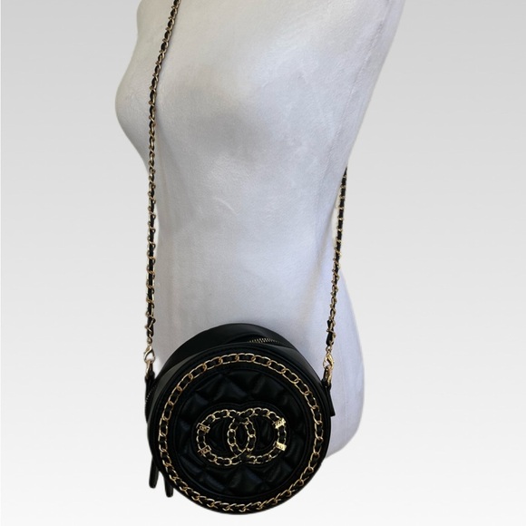 Handbags - Elegant Black Quilted Crossbody Bag